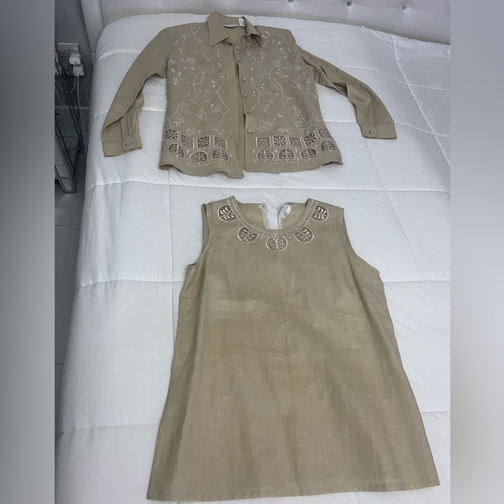 Two-piece linen and embroidered blouse. Small